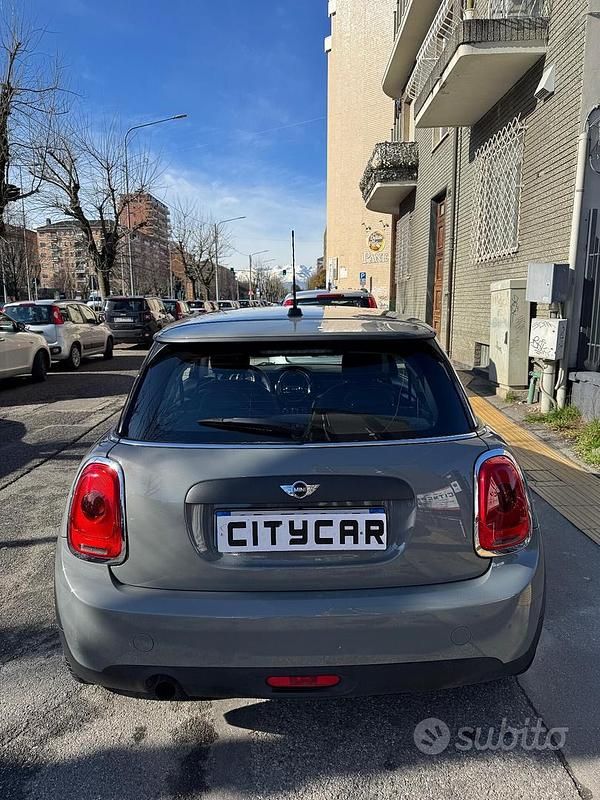 Usata Mini ONE 75 CV (55 kW) 2017 Grigio Utilitaria
