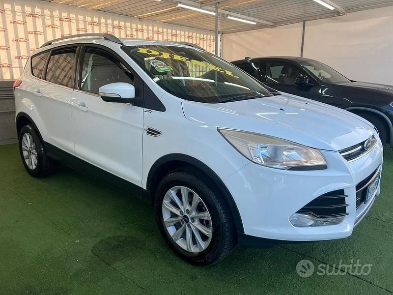 Usado Ford Kuga Titanium 150 CV (110 kW) 2015 Blanco SUV