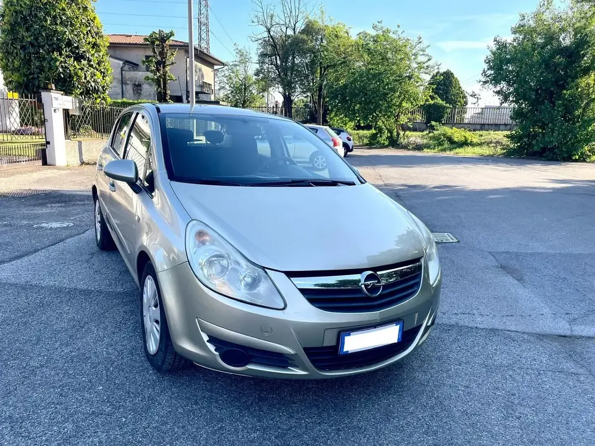 Usata Opel Corsa Cosmo 80 CV (58 kW) 2008 Oro Utilitaria