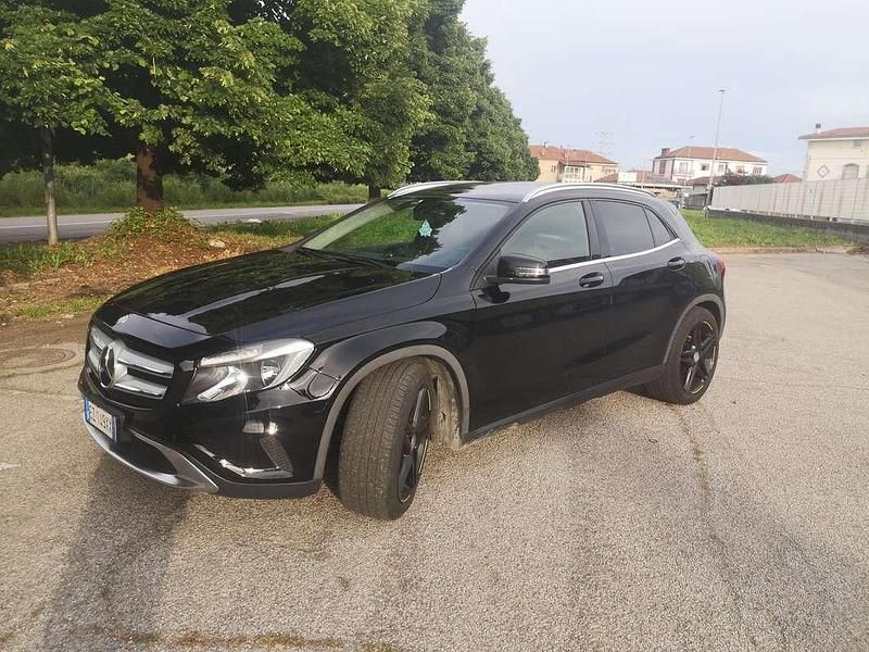 Usata Mercedes GLA180 109 CV (80 kW) 2015 Nero SUV