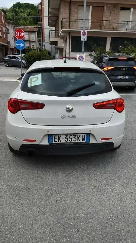 Usata Alfa Romeo Giulietta Progression 105 CV (77 kW) 2011 Bianco Utilitaria