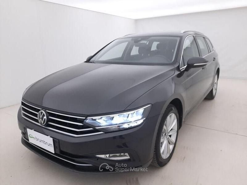 Usata VW Passat 150 CV (110 kW) 2022 Gray Station wagon