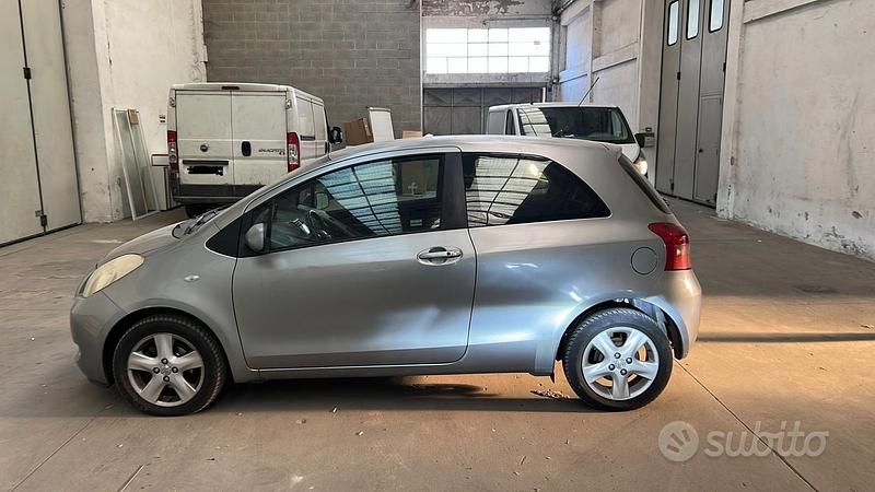 Usata Toyota Yaris 2006 Grigio Berlina