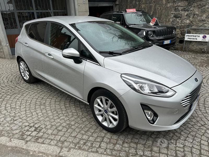 Usata Ford Fiesta Titanium 85 CV (62 kW) 2018 Grigio Utilitaria