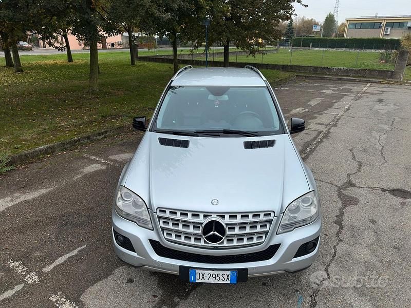 Usata Mercedes ML320 224 CV (164 kW) 2009 Grigio SUV