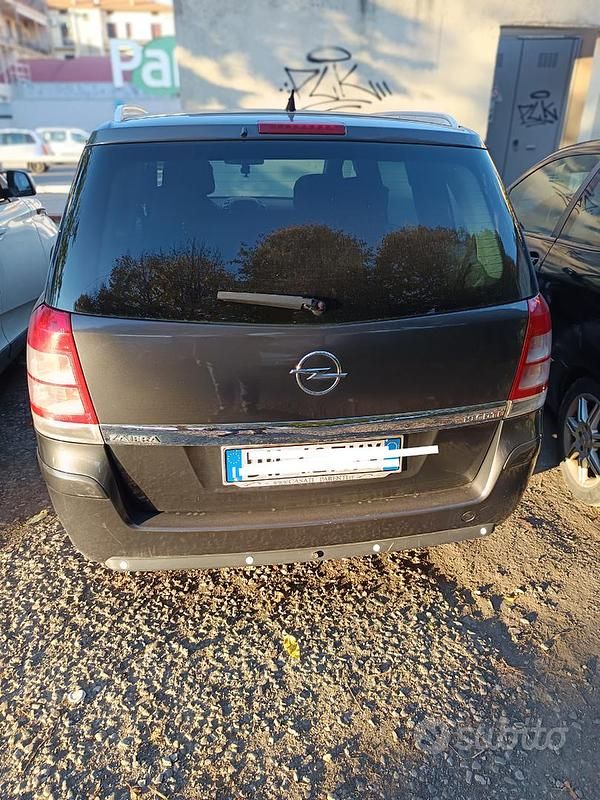 Usata Opel Zafira 2009 Verde Monovolume