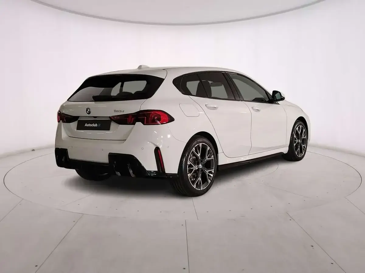 Nuova BMW 120 M Sport 163 CV (119 kW) 2026 Alpin white Utilitaria