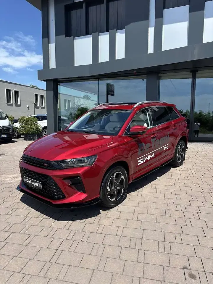 Usata SWM G01 188 CV (138 kW) 2026 Rosso magenta SUV