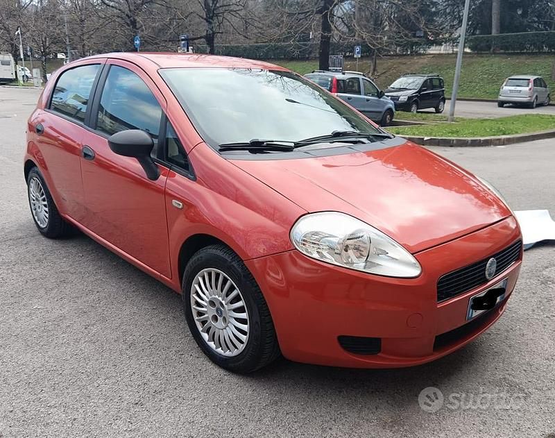 Usata Fiat Grande Punto Active 65 CV (47 kW) 2005 Arancione Utilitaria
