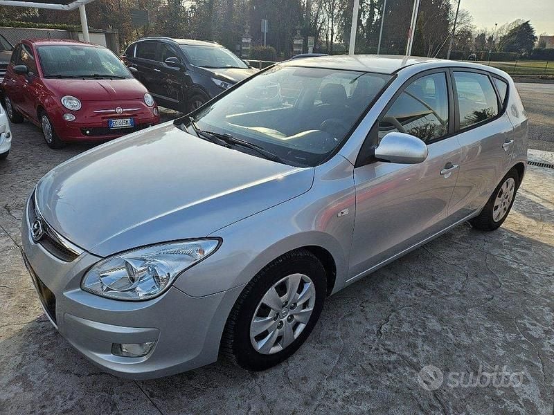 Grigio metallizzato Usata 2008 Hyundai i30 Active Tre volumi | 3500 € (Buon prezzo) - Immagine 1/4