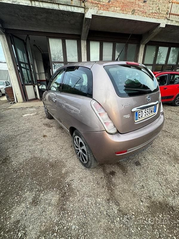 Usado Lancia Ypsilon 69 HP (50 kW) 2011 Castanho Citadino