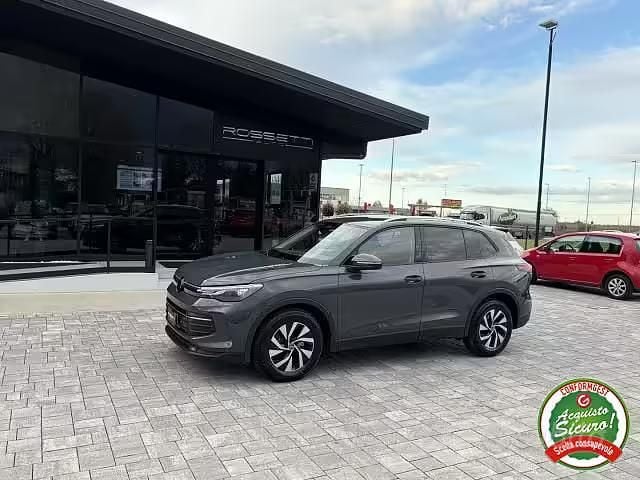 Usata VW Tiguan 150 CV (110 kW) 2024 Grigio SUV