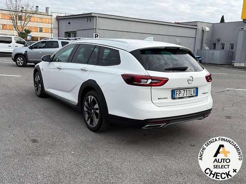 Usata Opel Insignia Country Tourer Exklusiv 170 CV (125 kW) 2018 Bianco Station wagon