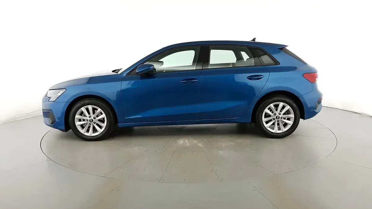 Usata Audi A3 Business 110 CV (80 kW) 2022 Blu atollo met Berlina