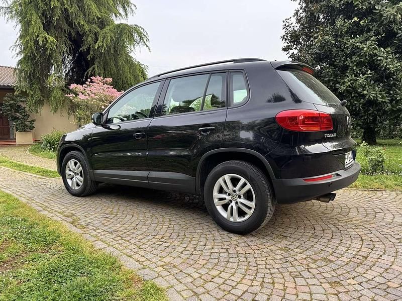 Usado VW Tiguan Trendline 110 CV (80 kW) 2015 Negro SUV