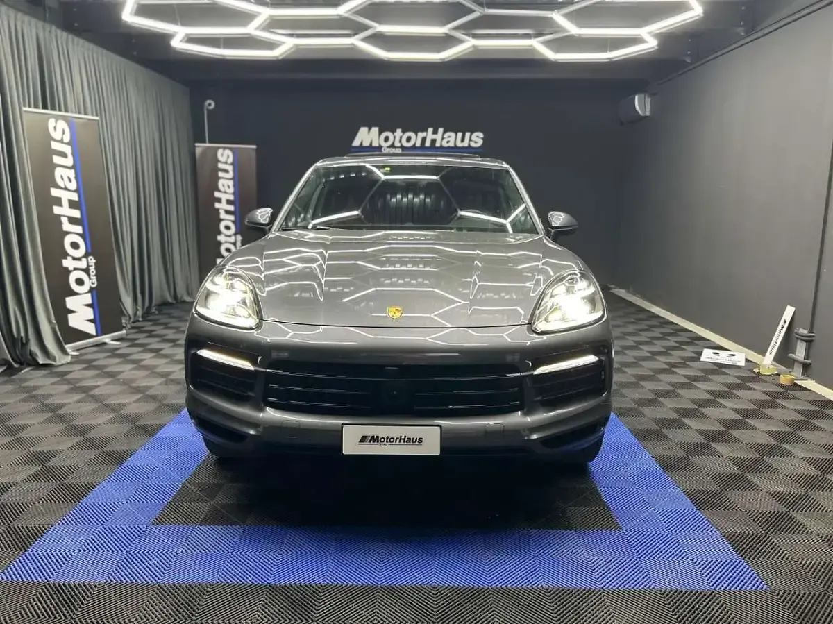 Usata Porsche Cayenne 340 CV (250 kW) 2021 Grigio quarzite SUV
