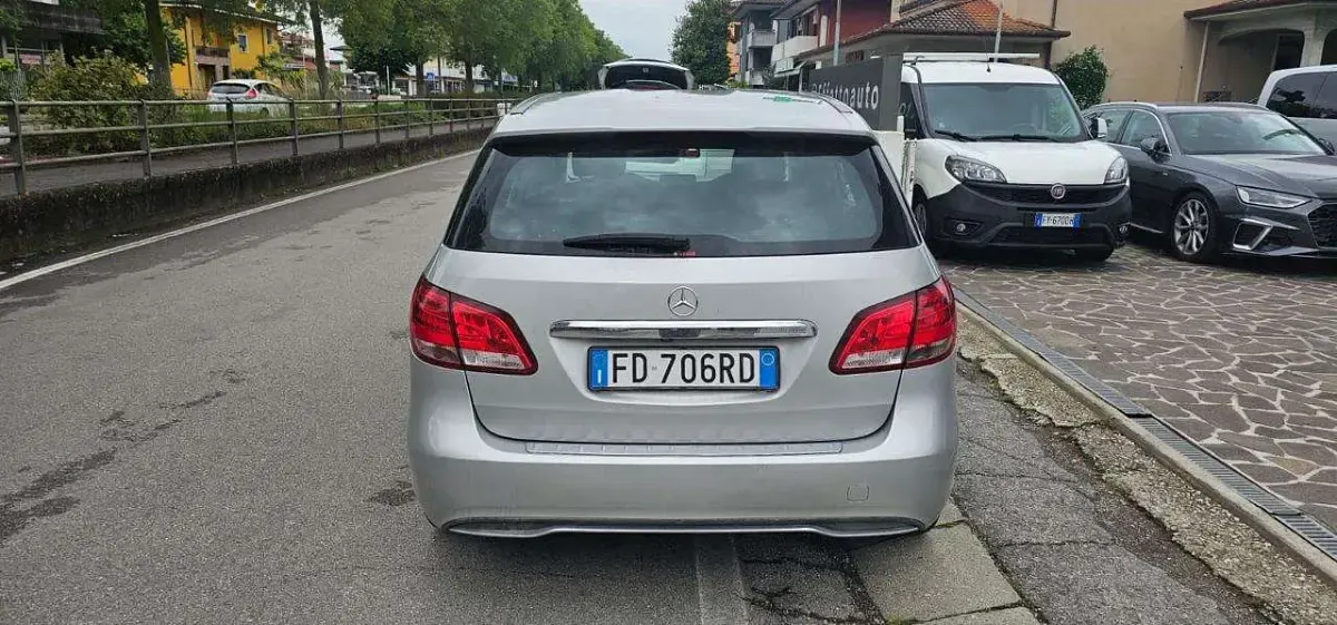 Usata Mercedes B160 Business 90 CV (66 kW) 2016 Argento Utilitaria