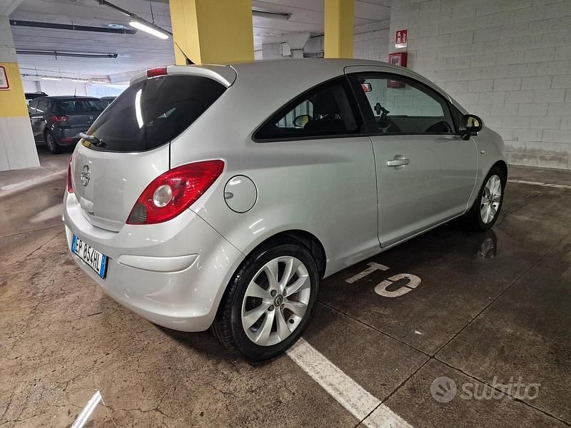Usata Opel Corsa 85 CV (62 kW) 2013 Grigio Utilitaria