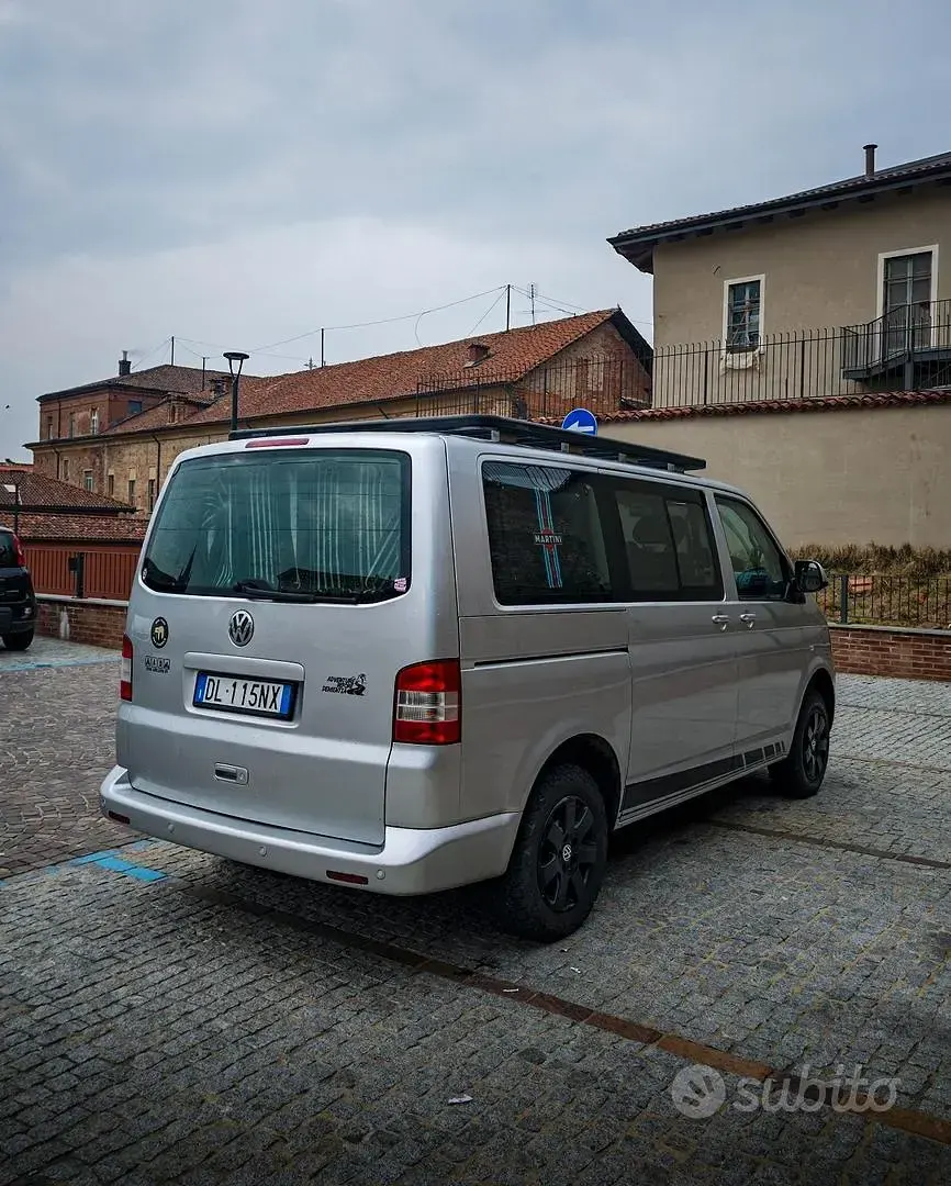 Usata VW Caravelle 131 CV (96 kW) 2007 Grigio Furgone