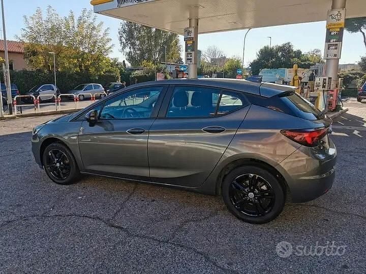 Käytetty Opel Astra 101 HP (74 kW) 2017 Harmaa Sedan