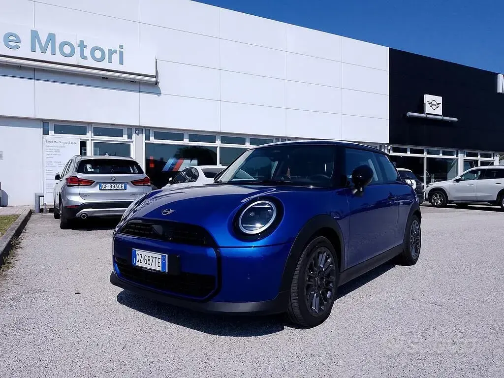 Usata Mini Cooper Classic 114 kW (156 CV) 2025 Blu Utilitaria