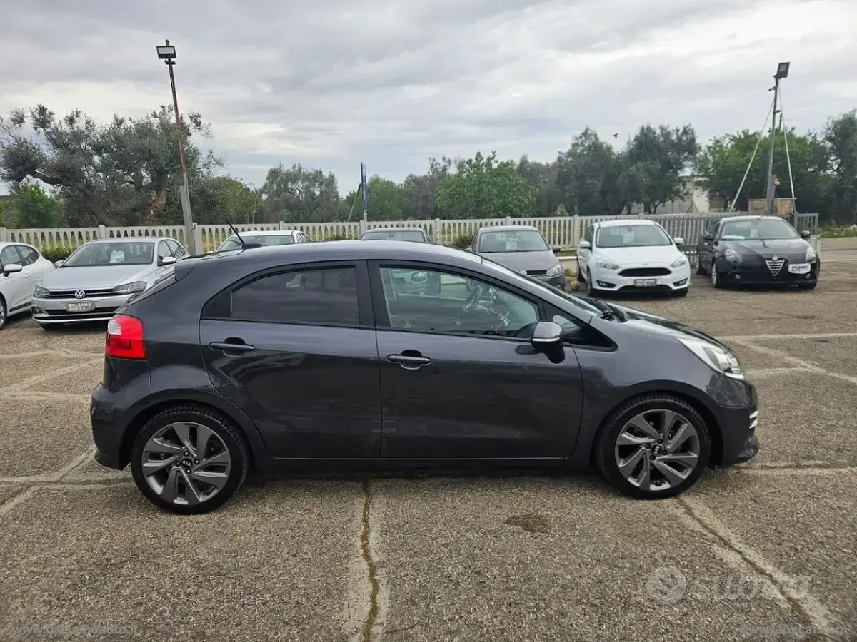 Usata Kia Rio 90 CV (66 kW) 2016 Grigio Utilitaria