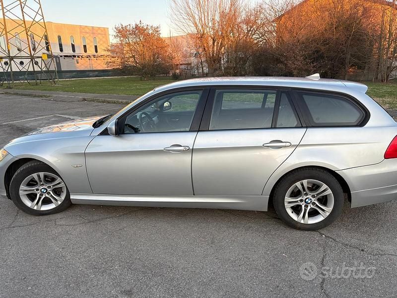 Usata BMW 318 2010 Grigio Station wagon