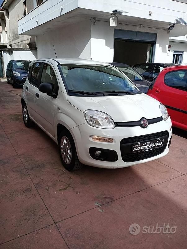 Usata Fiat Panda Lounge 69 CV (50 kW) 2017 Bianco Utilitaria