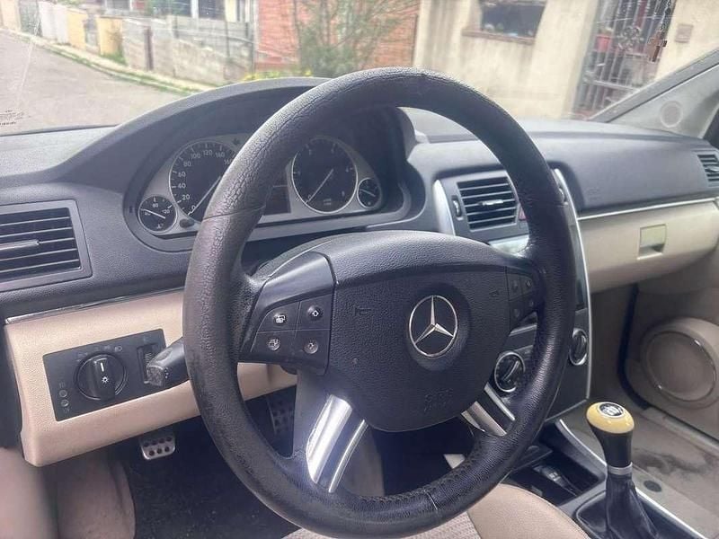 Käytetty Mercedes B180 109 HP (80 kW) 2009 Tila-auto