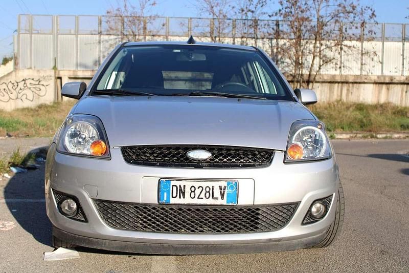 Usata Ford Fiesta Ghia 68 CV (50 kW) 2008 Berlina