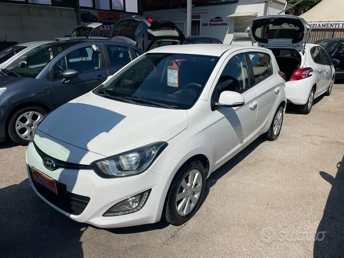 Usata Hyundai i20 75 CV (55 kW) 2012 Bianco Utilitaria