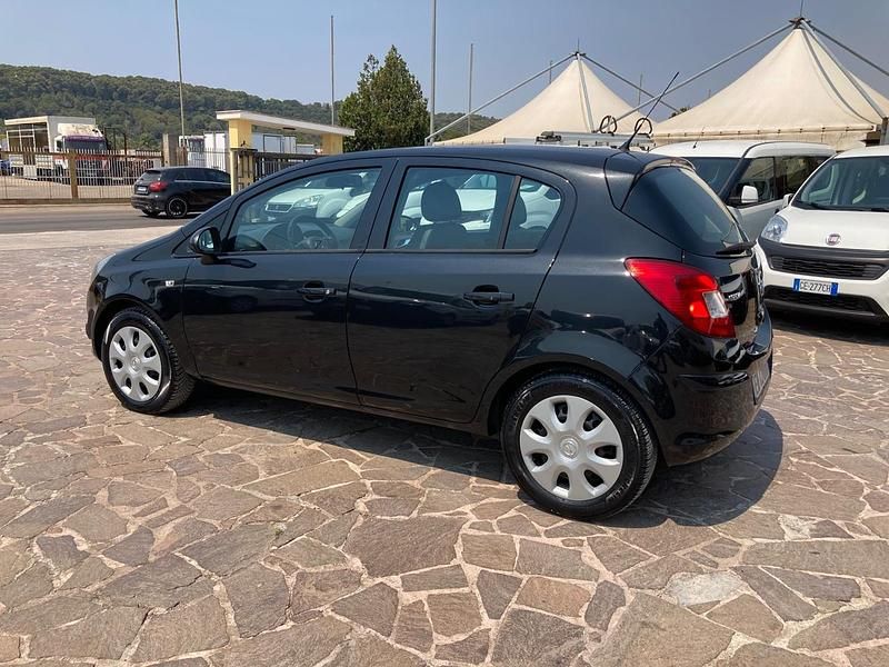 Usata Opel Corsa Edition 75 CV (55 kW) 2014 Nero Berlina