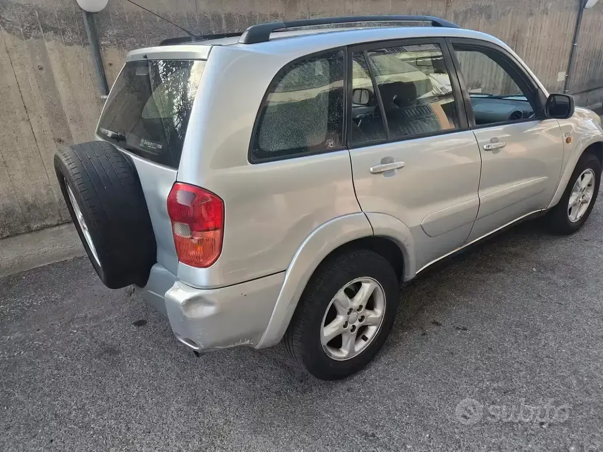 Usata Toyota RAV4 2003 Grigio SUV
