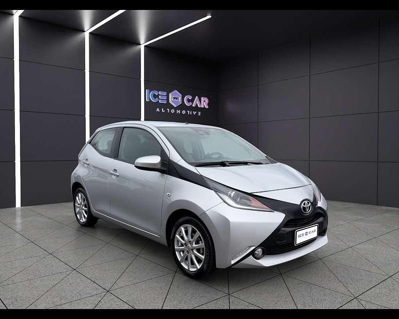 Usata Toyota Aygo X-play 69 CV (50 kW) 2015 Argento Utilitaria