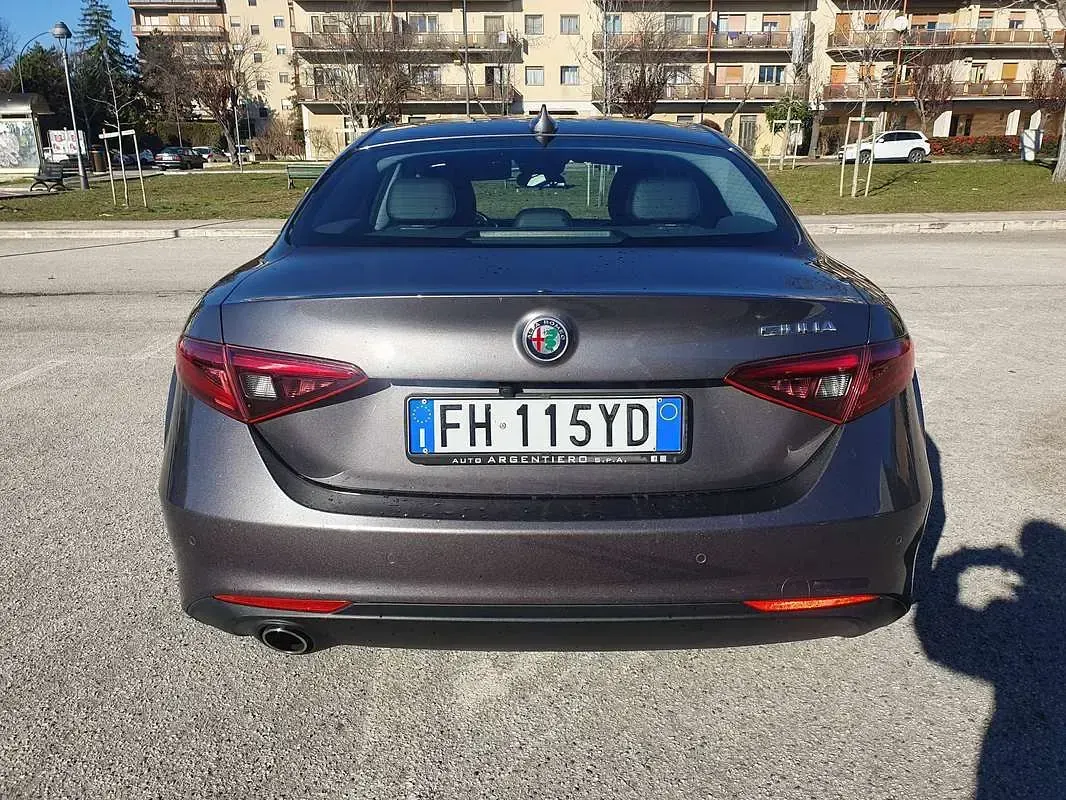 Gebraucht Alfa Romeo Giulia Super 150 PS (110 kW) 2017 Grau Limousine