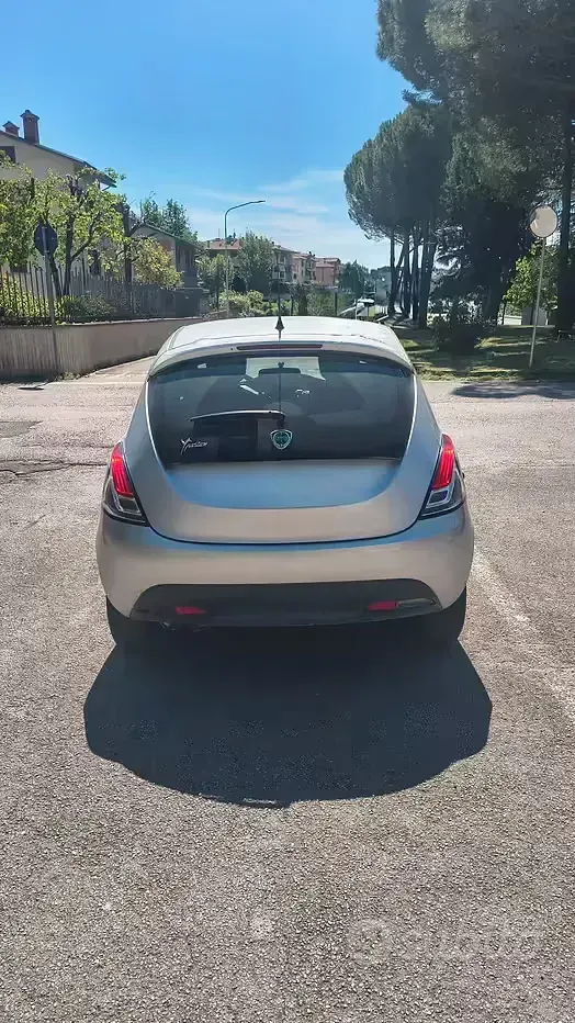 Usata Lancia Ypsilon 80 CV (58 kW) 2013 Grigio Utilitaria