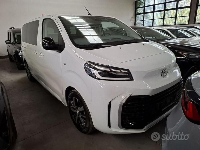 Bianco Nuova 2025 Toyota Proace Verso Executive Station wagon | 41.900 € (Buon prezzo) - Immagine 1/4