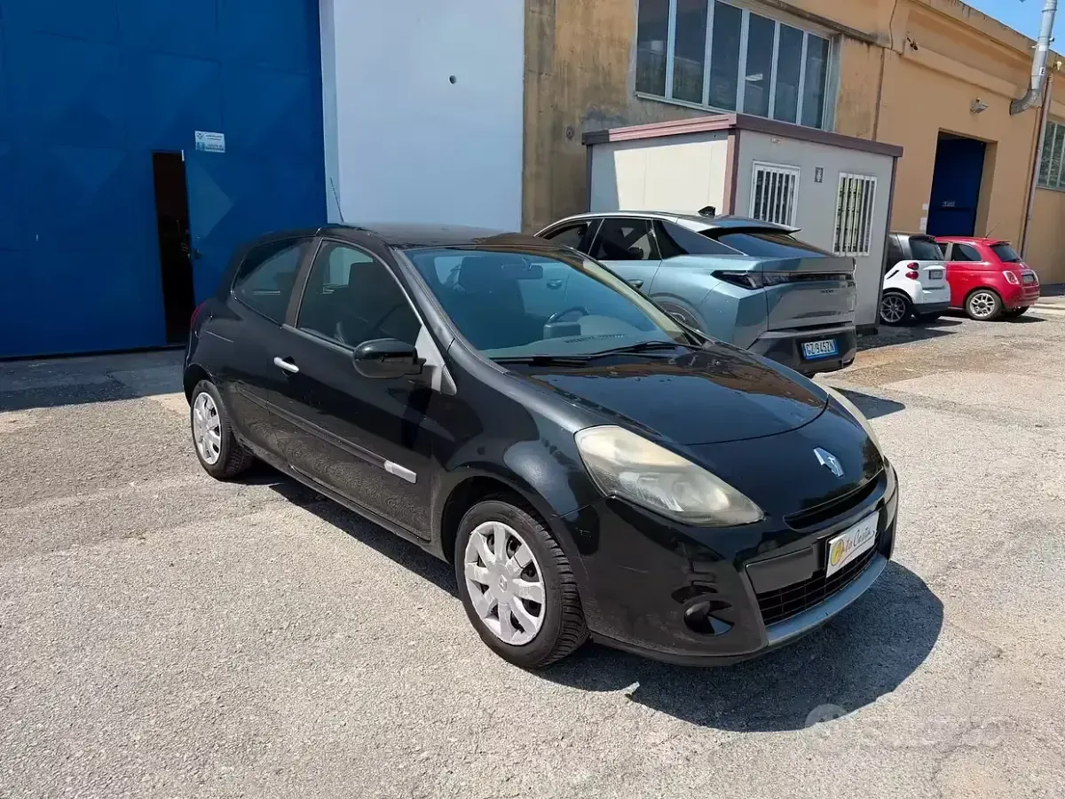 Usata Renault Clio II 75 CV (55 kW) 2010 Nero Berlina