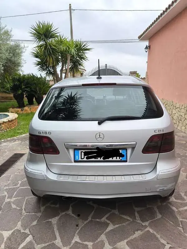 Usata Mercedes 180 109 CV (80 kW) 2008 Grigio Berlina