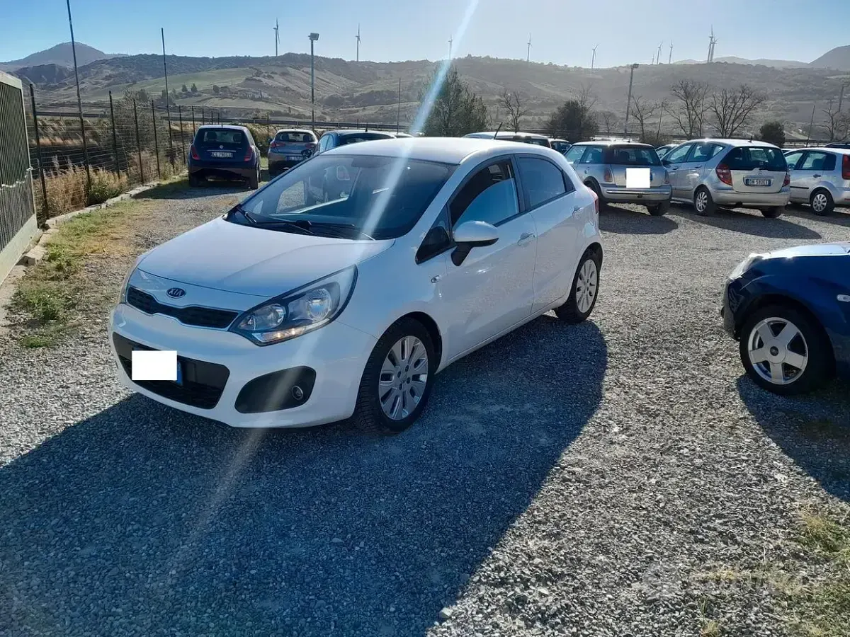 Usado Kia Rio 90 HP (66 kW) 2012 Branco Sedan