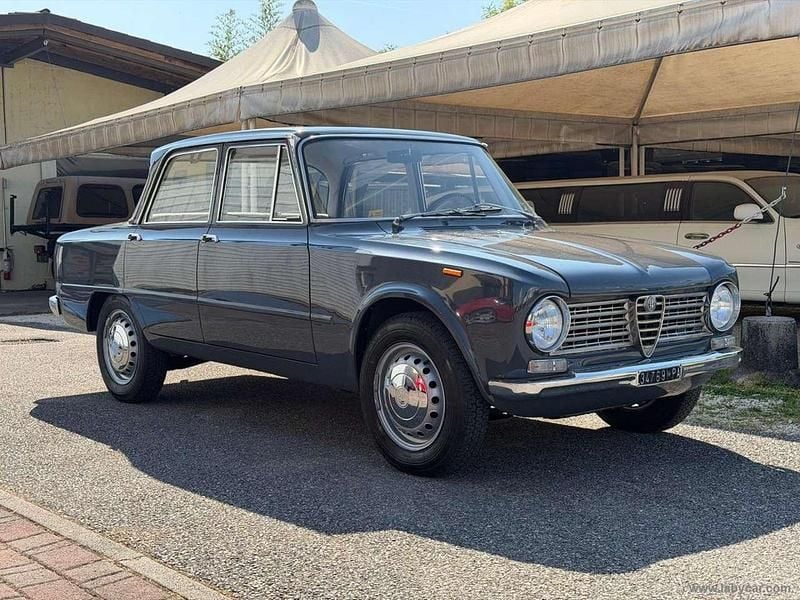 Usata Alfa Romeo Giulia 1300 80 CV (58 kW) 1966 Grigio Berlina