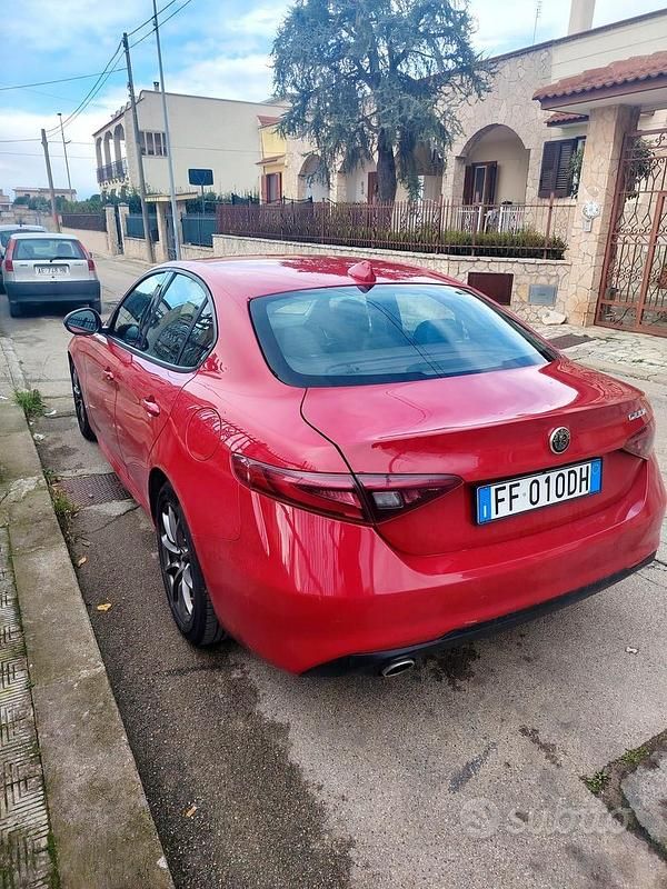 Usata Alfa Romeo Giulia 150 CV (110 kW) 2016 Rosso Berlina