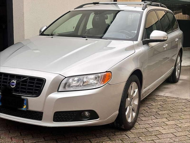 Usata Volvo V70 Summum 136 CV (100 kW) 2008 Argento Station wagon