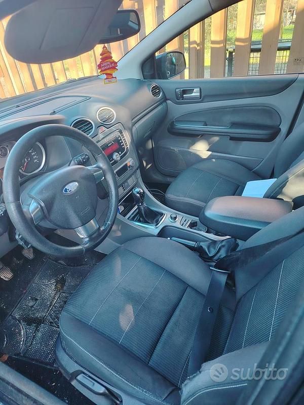 Usata Ford Focus 90 CV (66 kW) 2008 Grigio Berlina