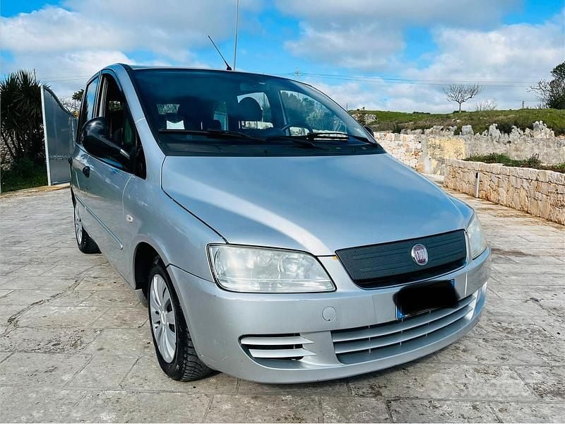 Usata Fiat Multipla 120 CV (88 kW) 2010 Grigio Monovolume