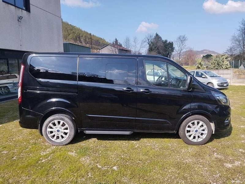 Usata Ford Tourneo Custom Titanium 185 CV (136 kW) 2020 Nero Furgone