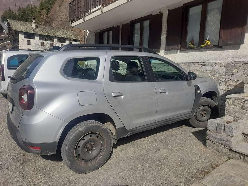 Usata Dacia Duster Comfort 101 CV (74 kW) 2021 Grigio SUV