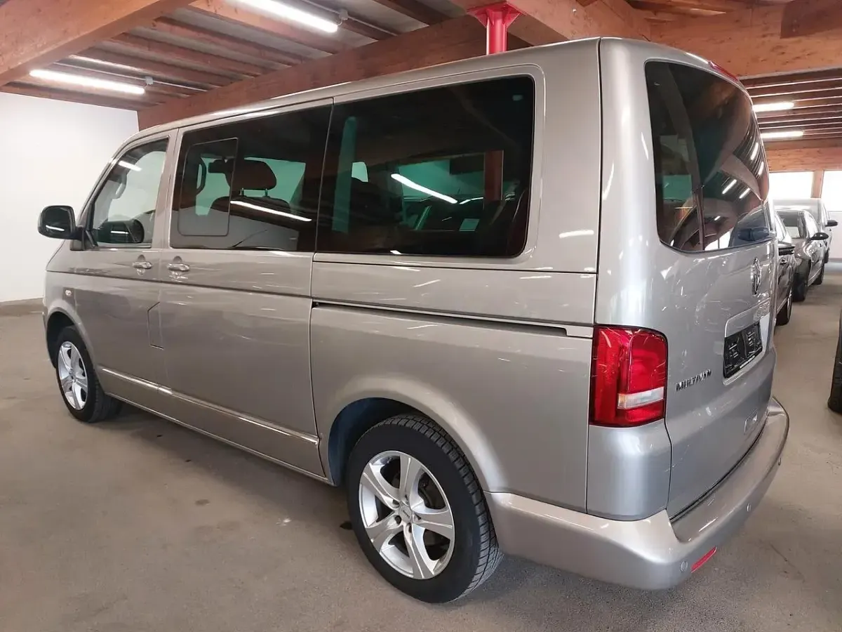 Usata VW Multivan 180 CV (132 kW) 2010 Grigio Monovolume