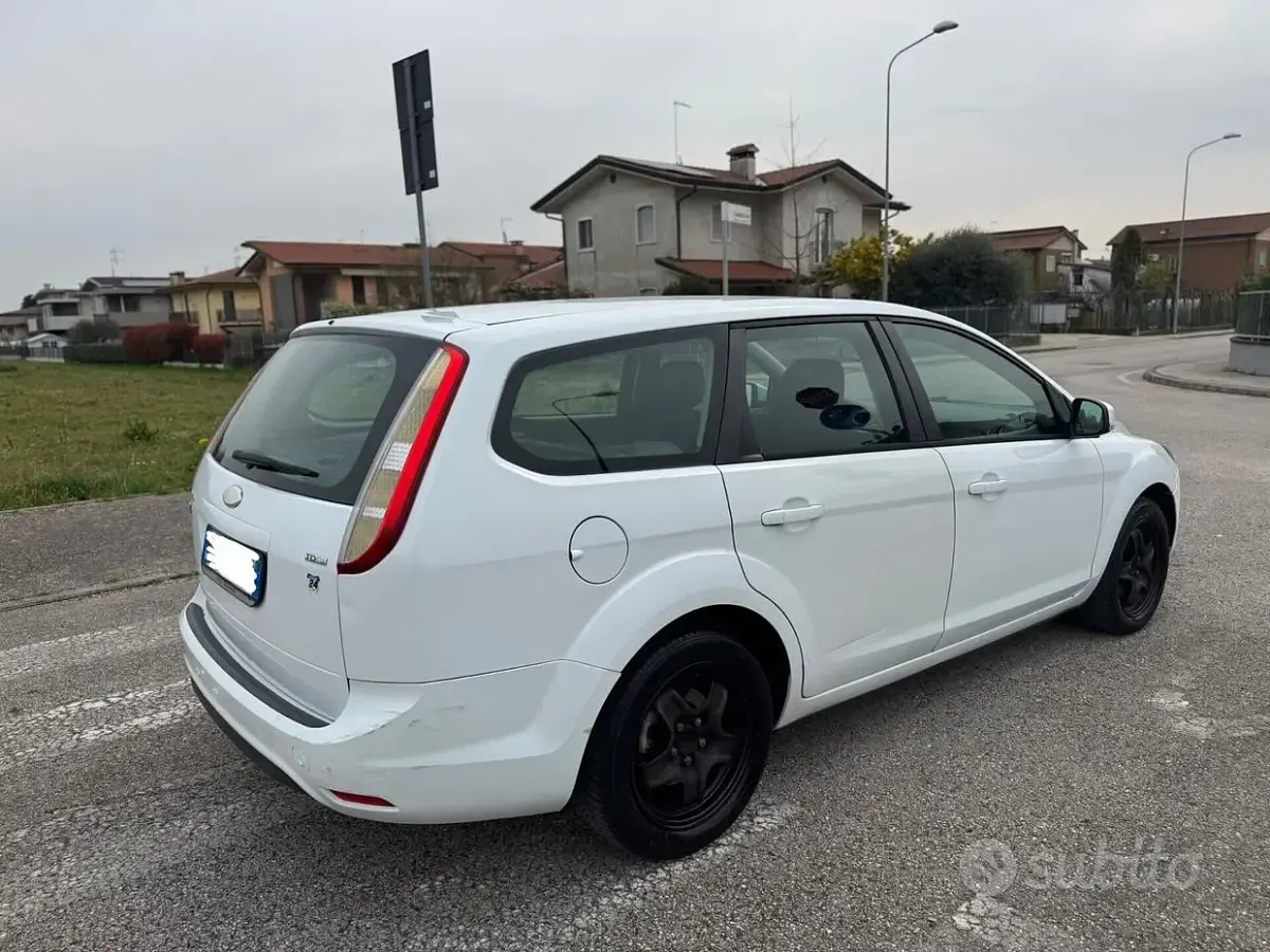 Brugt Ford Focus 110 HK (80 kW) 2010 Hvid Stationcar