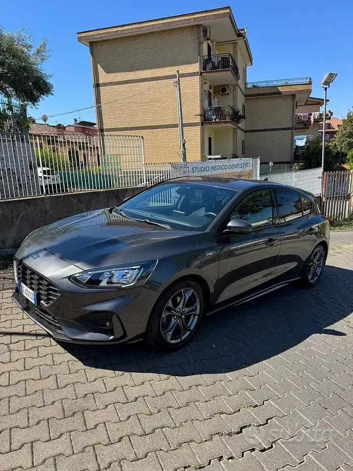 Usata Ford Focus ST-Line 120 CV (88 kW) 2020 Grigio Berlina